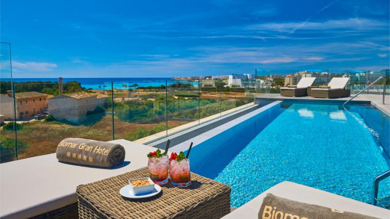 Espaciosas Junior Suites Premium de 45m² situadas en la planta más alta del hotel, Espaciosas Junior Suites Premium de 45m² situadas en la planta más alta del hotel,